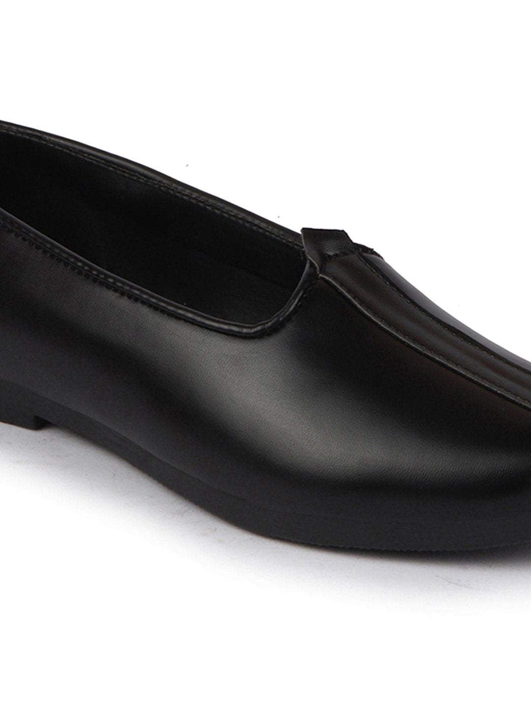 Men Ethnic Black Slip On Juttis and Mojaris