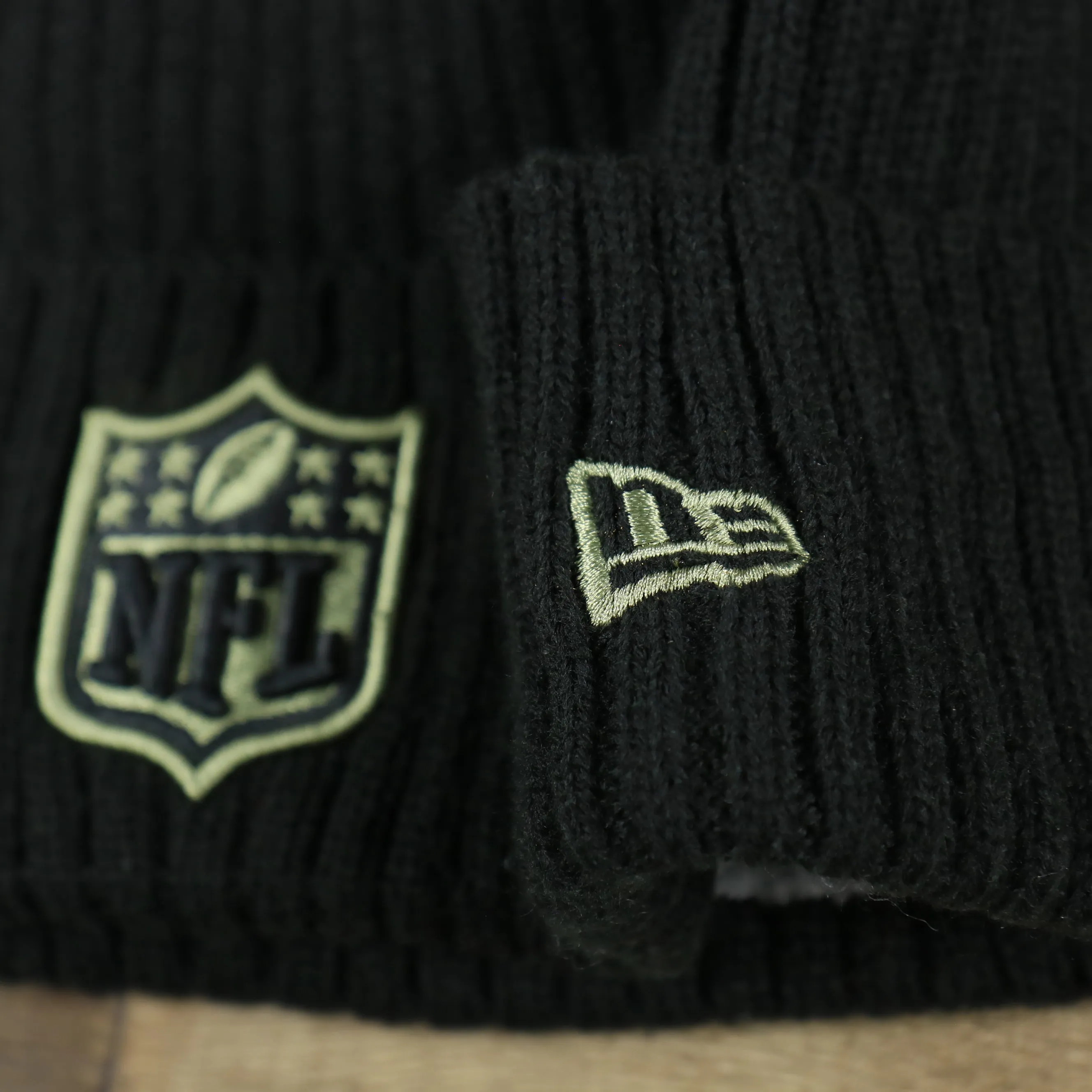 NFL Logo On Field Salute To Service Ribbon Cuffed Winter Beanie | Black Winter Beanie