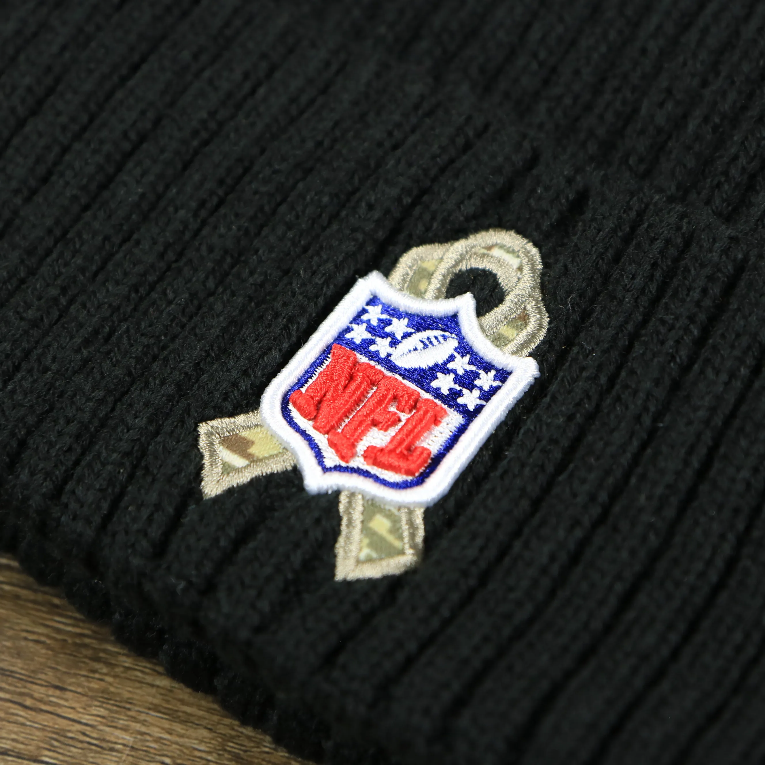 NFL Logo On Field Salute To Service Ribbon Cuffed Winter Beanie | Black Winter Beanie