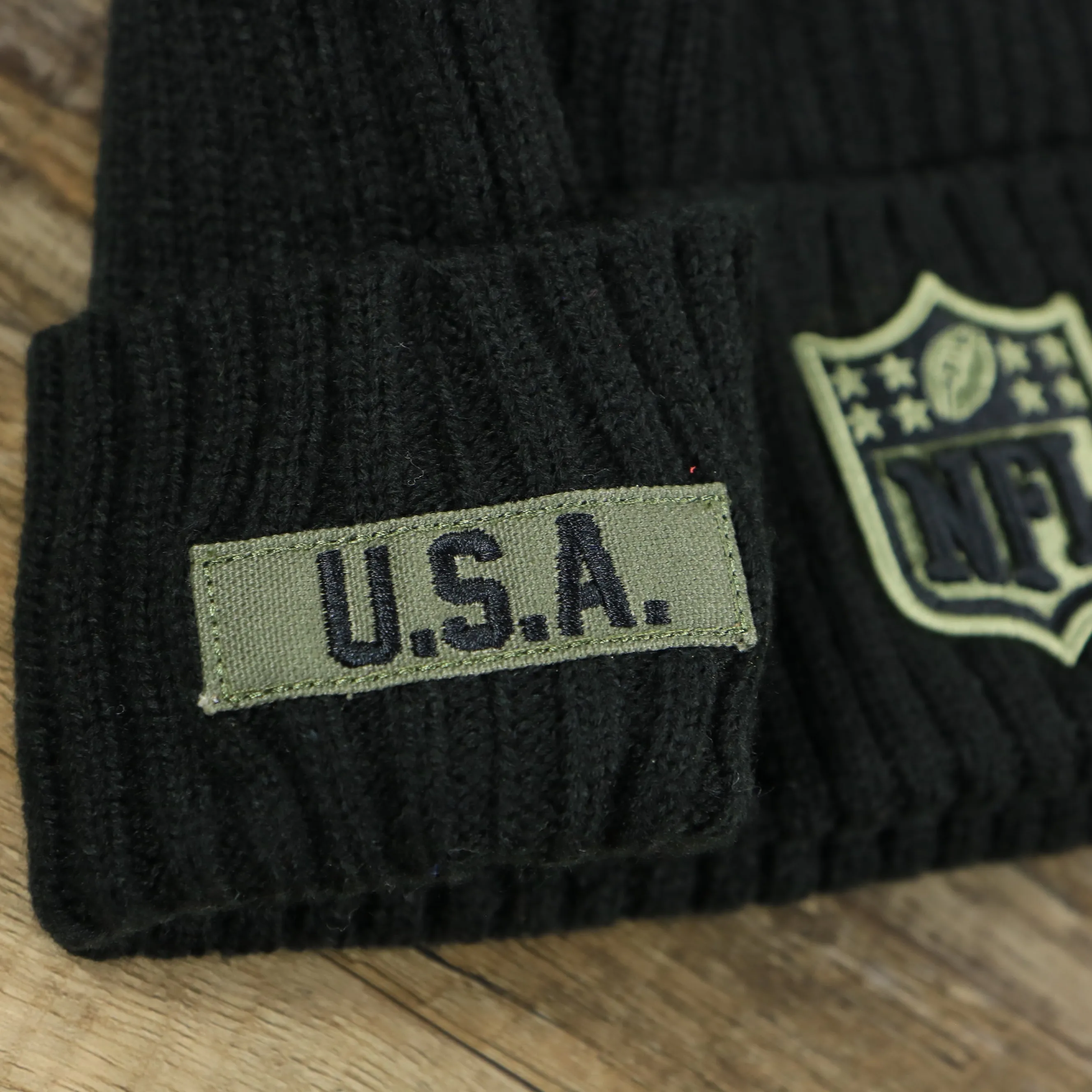 NFL Logo On Field Salute To Service Ribbon Cuffed Winter Beanie | Black Winter Beanie